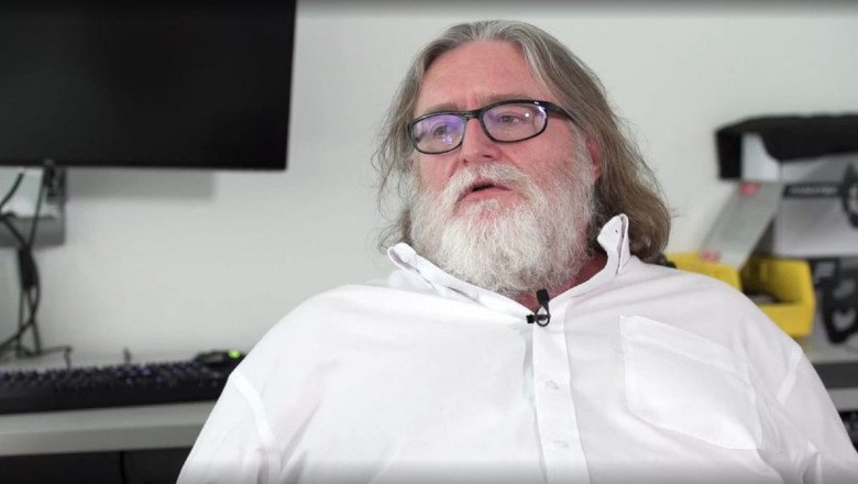 Gabe Newell, kapı kapı dolaşarak oyunculara imzalı Steam Deck'lerini teslim etti