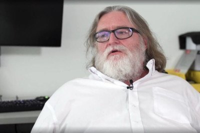 Gabe Newell, kapı kapı dolaşarak oyunculara imzalı Steam Deck'lerini teslim etti