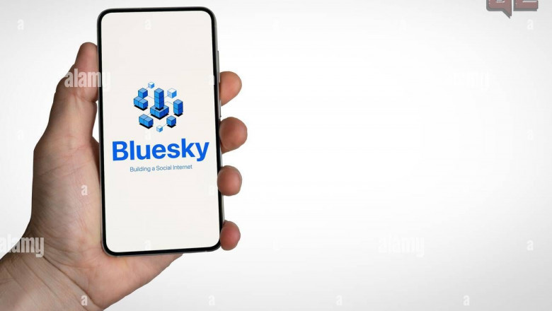 Solcu Etki Alanları Bluesky'i Kabul Ediyor Ancak X'i Terk Etmiyor