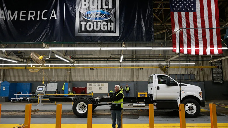 Ford, Yapay Zeka Sorunları Sonrası ‘Gri Sakallı’ Mühendisleri Tekrar İstihdam Ediyor